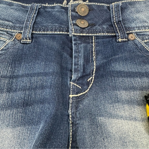 Wallflower Fade Wash Stitched Mid Rise Denim Shorts Size 5 - Picture 8 of 15